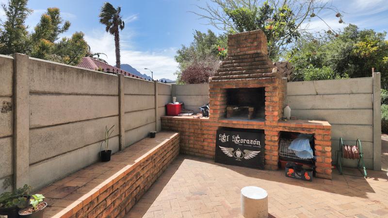 4 Bedroom Property for Sale in Somerset West Western Cape